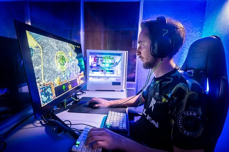 Про играч на компютър от PCBUILD по време на турнира