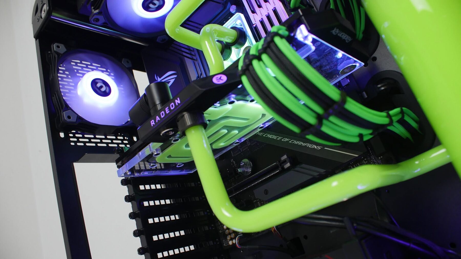 Зелен къстъм loop с ROG хардуер