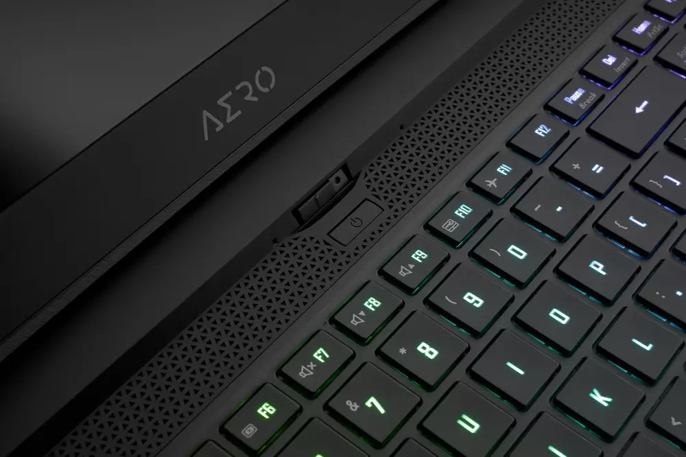 Лаптоп GIGABYTE AERO 15.6", UHD OLED,Intel&reg; Core&trade; i7-9750H, 2x8GB, M.2. 512GB , RTX2070, Windows 10 Pro