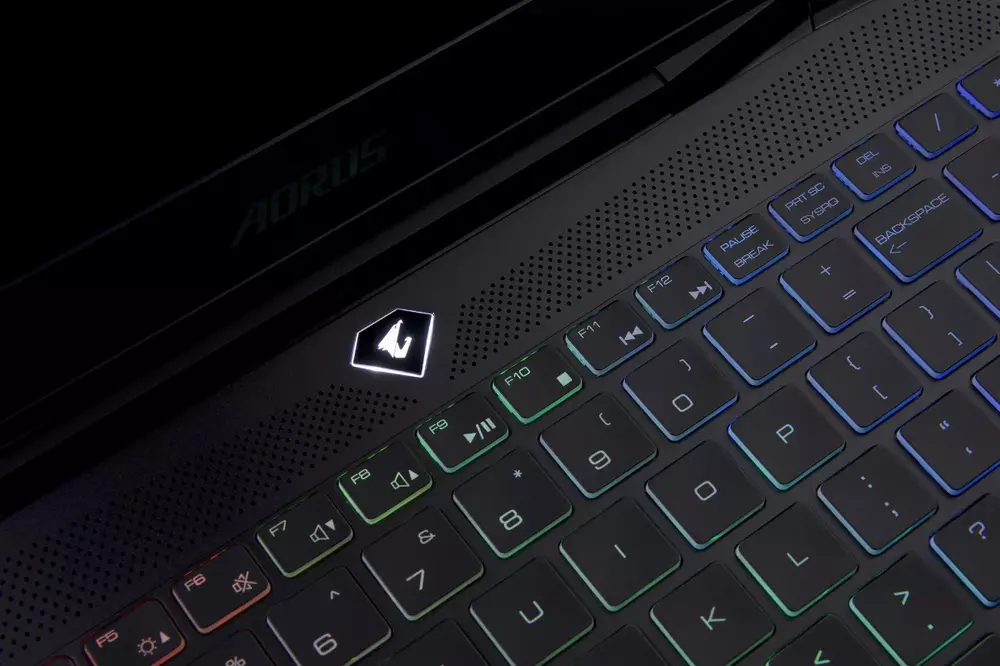 Лаптоп GIGABYTE AORUS WA 15.6", Intel&reg; Core&trade; i7-9750H, 16GB, FHD 144Hz IPS, 512GB+2TB, RTX2060, Windows 10 Home