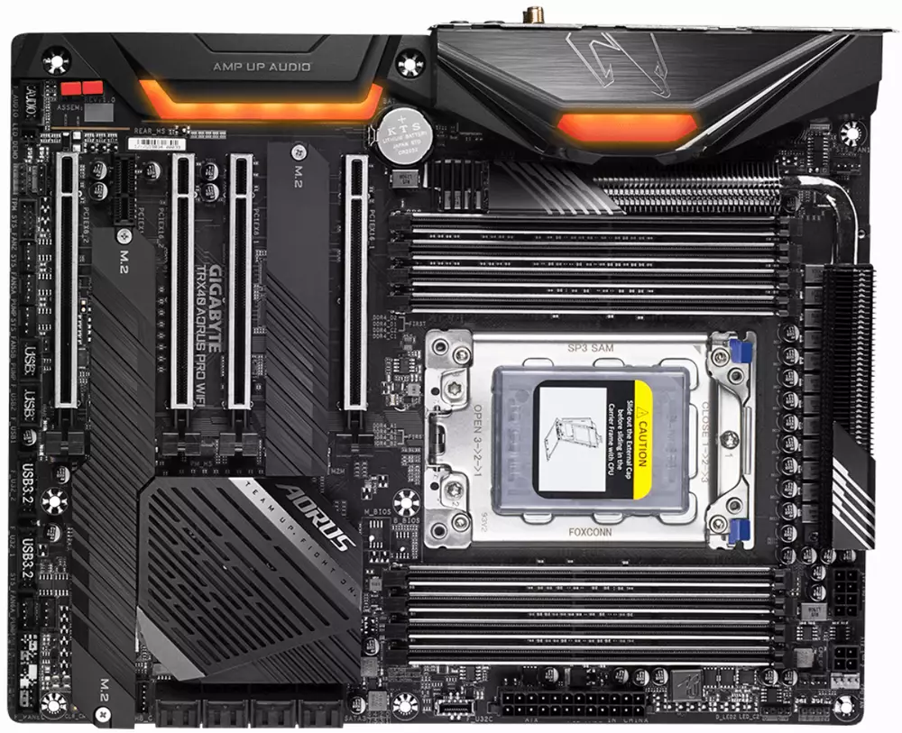 Дънна платка GIGABYTE AORUS TRX40-PRO Wi-Fi