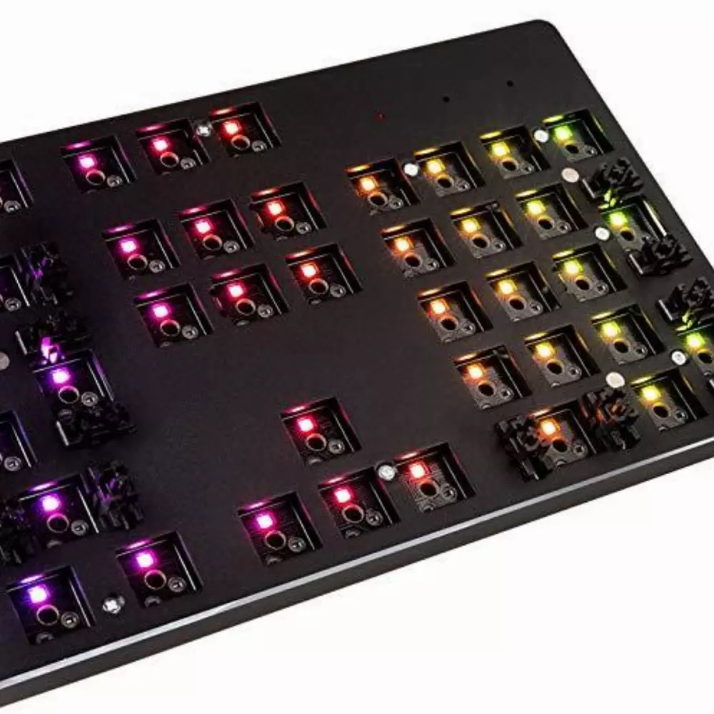 Основа за геймърска механична клавиатура Glorious RGB GMMK ISO Layout