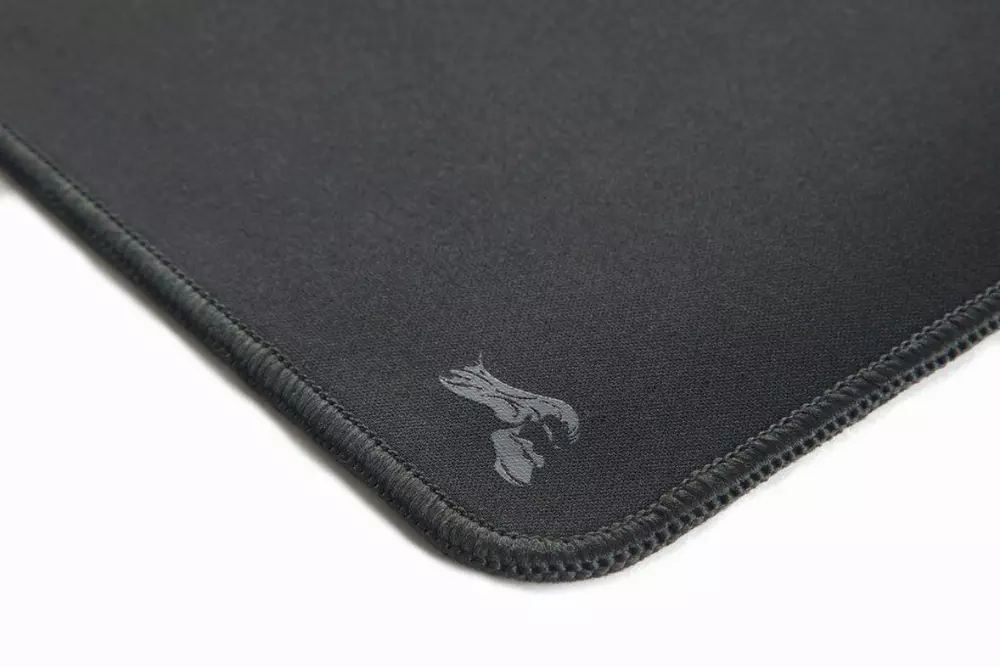 Геймърски пад Glorious Stealth XL, черен