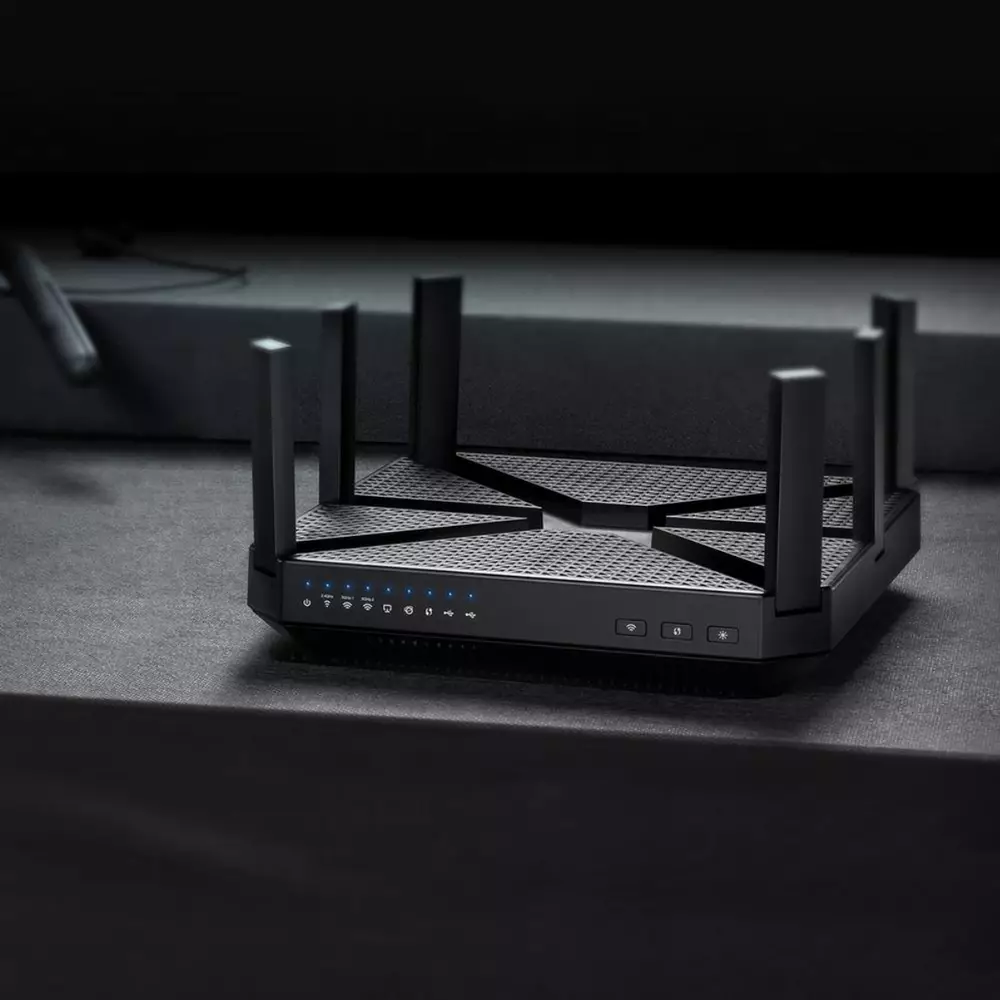 Безжичен рутер TP-Link Archer C4000, MU-MIMO, tri band, 4xGbE, USB 3.0, USB 2.0, 6 антени