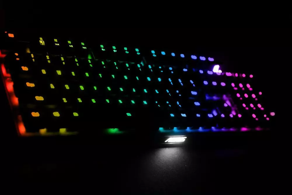 Геймърска механична клавиатура Gigabyte Aorus K9 RGB Optical Red Switch
