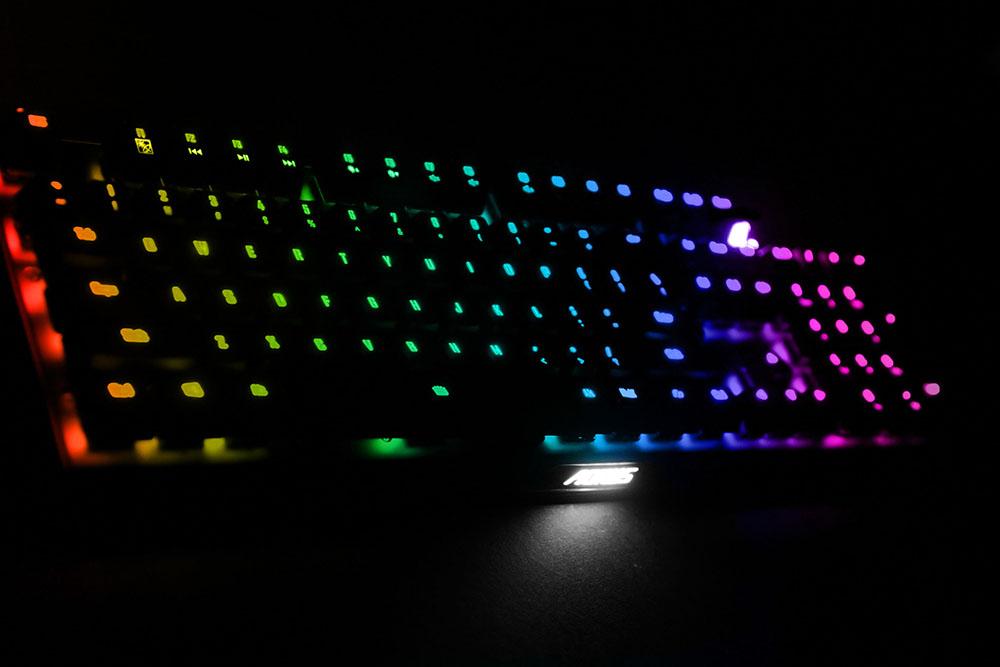 Геймърска механична клавиатура Gigabyte Aorus K9 RGB Optical Red Switch