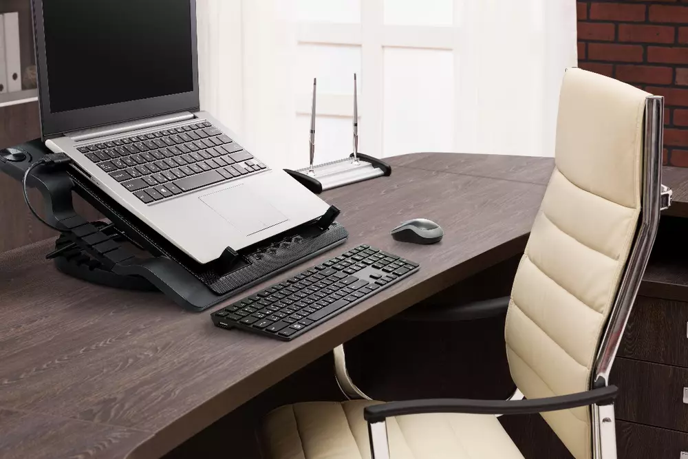 Охладител за лаптоп Cooler Master ERGOSTAND III, 1 x 230mm, Metal Mesh