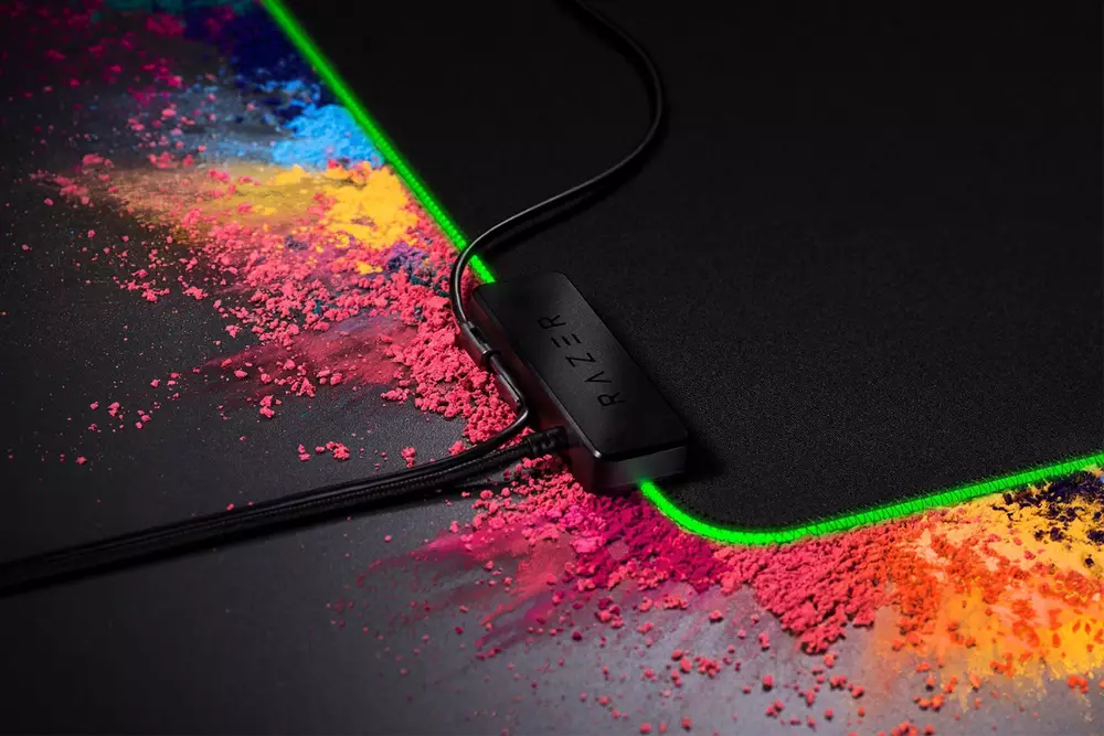 Геймърски пад Razer Goliathus Chroma - Black