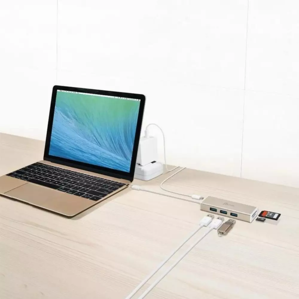 Хъб 4-портов J5create JCH347, USB-C 3.1,  USB-A 3.0, SD/Micro SD Card Reader