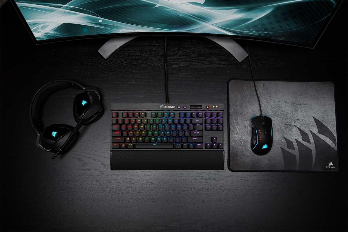 Геймърска клавиатура Corsair K65 LUX RGB CherryMX Red