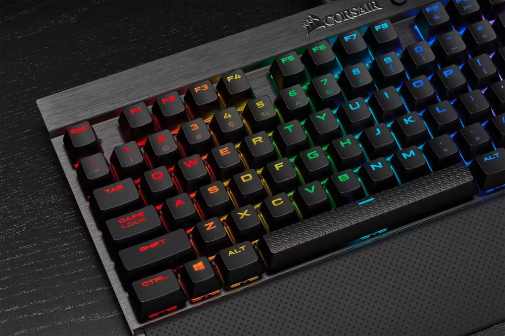 Геймърска клавиатура Corsair K65 LUX RGB CherryMX Red