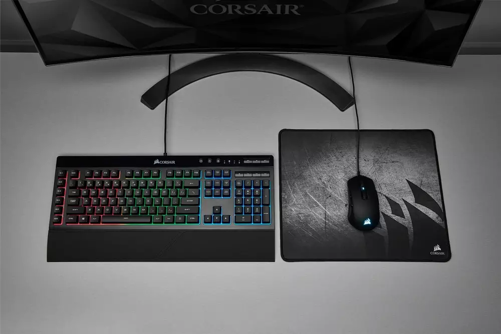  Геймърска клавиатура Corsair K55 RGB