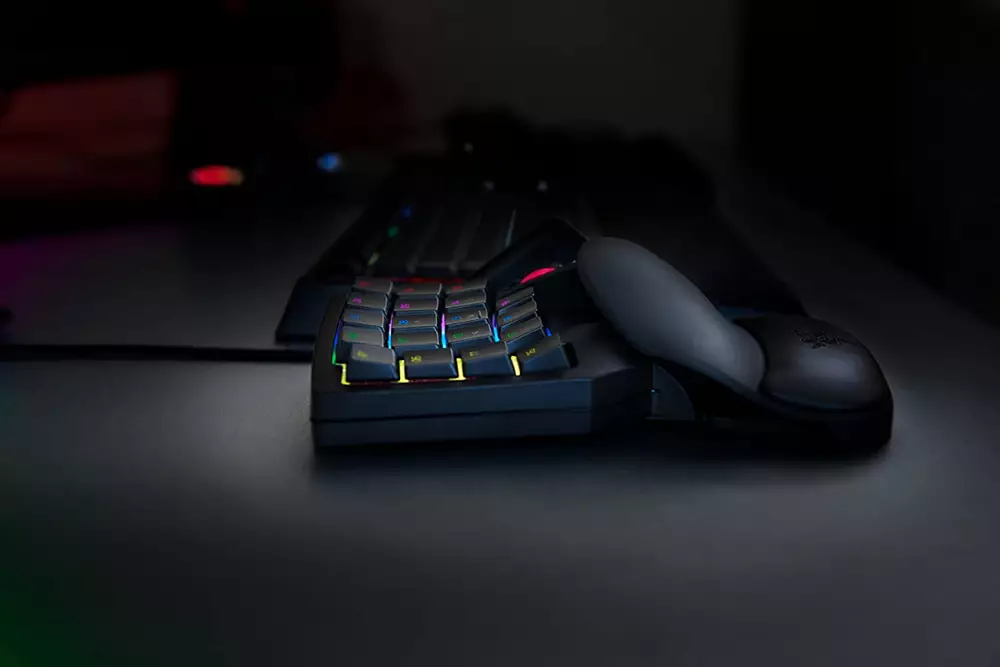 Геймърски кийпад Razer Tartarus V2 Mecha-membrane
