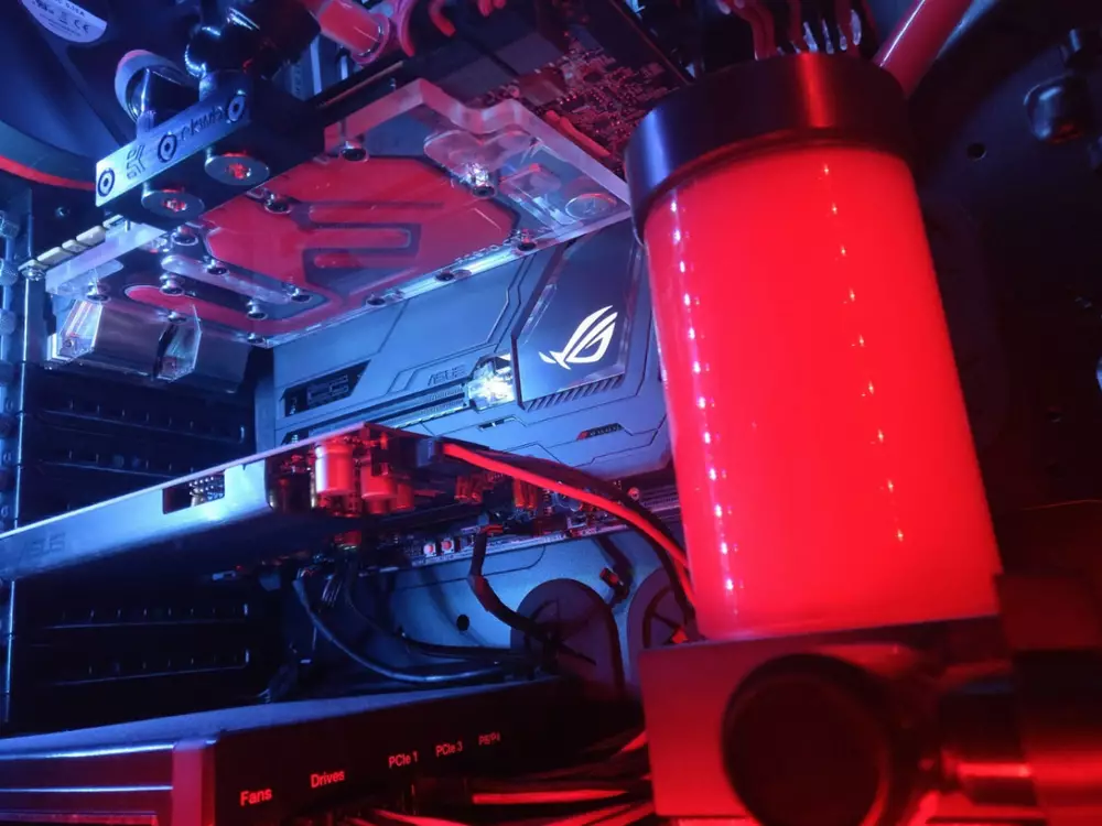 Течност EK-CryoFuel Solid Scarlet Red (Conc. 250mL)