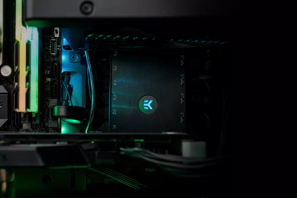Контролер за вентилатори и RGB осветление EK-Loop Connect