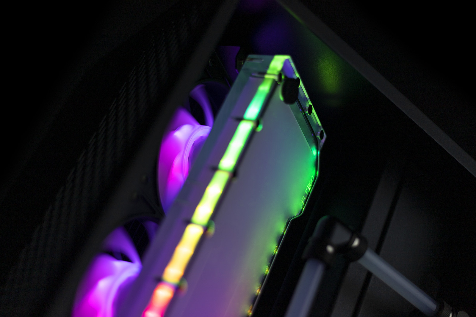 Употребяван вентилатор EK Vardar EVO 120ER D-RGB 500-2200rpm 