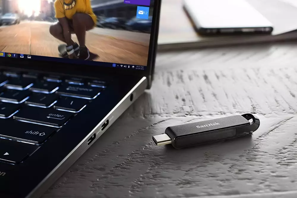 USB памет SanDisk Ultra 32GB USB Type-C Black