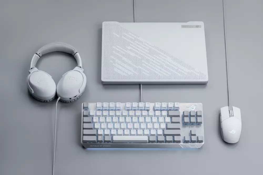 Геймърска мишка ASUS ROG Strix Impact II Moonlight White - 90MP02C0-BMUA00