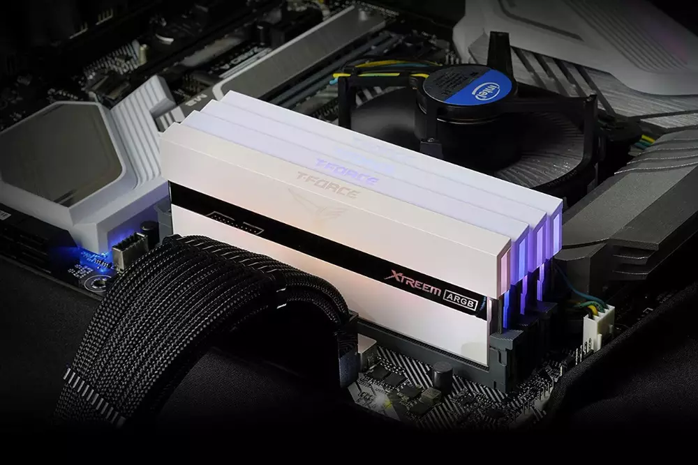 Памет Team Group T-Force XTREEM White ARGB 16GB (2x8GB) DDR4 4000MHz CL18 - TF13D416G4000HC18JDC01