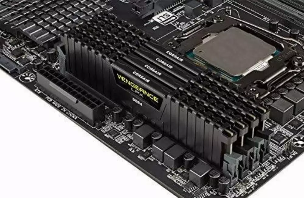 Памет Corsair Vengeance LPX 8GB DDR4 2666MHz CL16 Black - CMK8GX4M1A2666C16