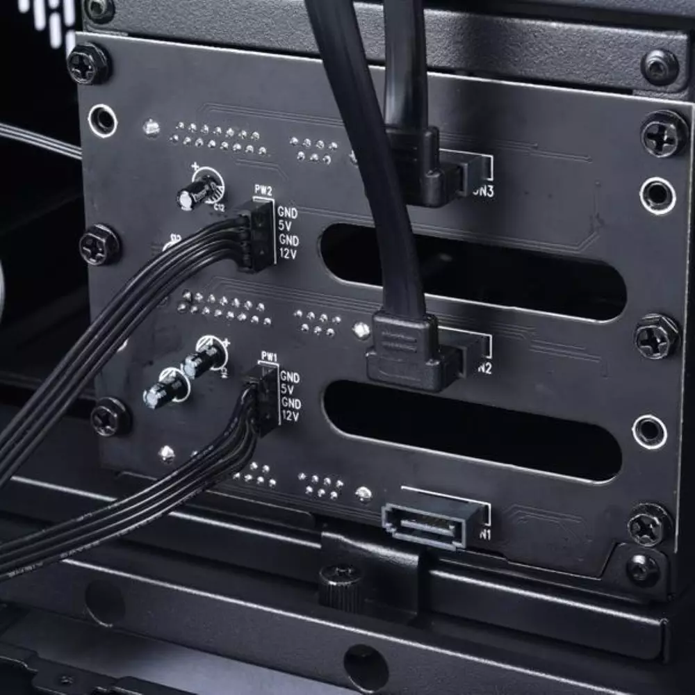 Планка Lian Li Lancool II-3X SATA Hot-Swap Backplate, Черен