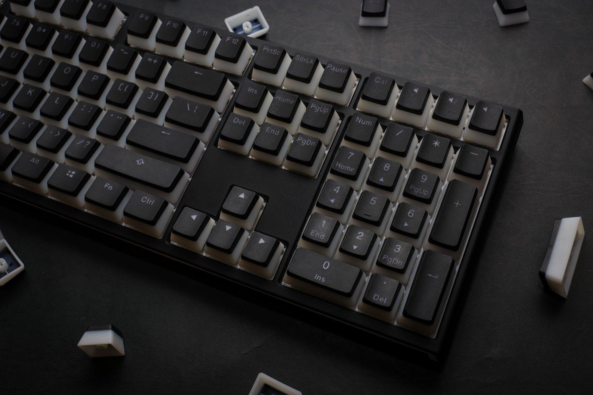 Геймърскa механична клавиатура Ducky One 2 Pudding RGB Cherry MX Brown