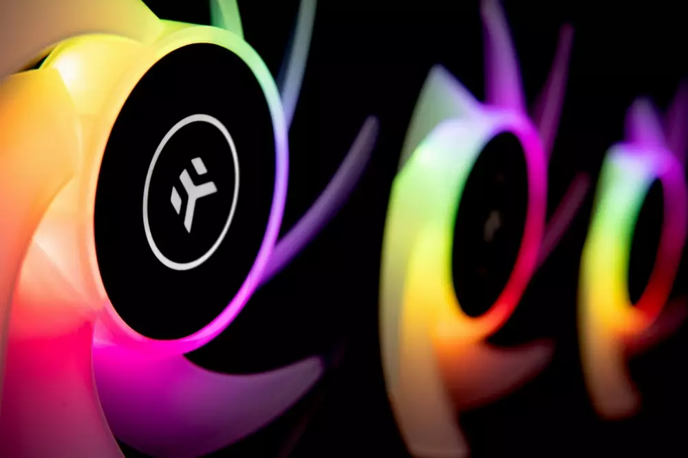 Водно охлаждане за процесор EK-AIO Elite 360 D-RGB 