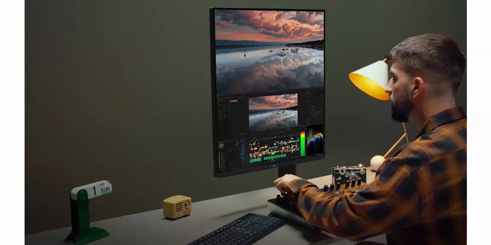 Монитор LG 28MQ780-B 28" 16:18 DualUp, Nano IPS, SDQHD 2560x2880, HDR10, DCI-P3 98%, USB Type-C