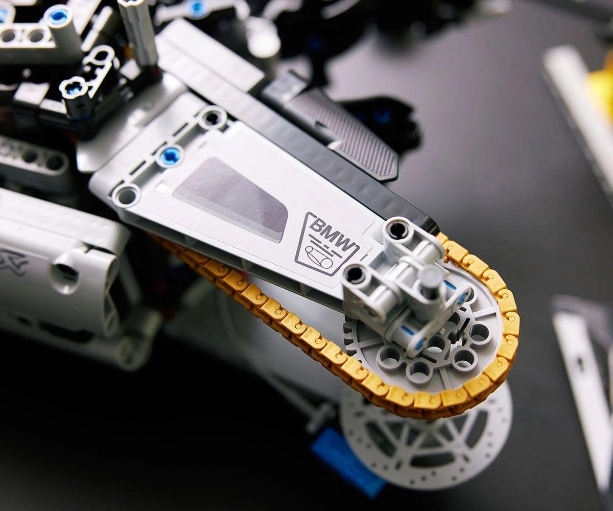LEGO Technic - BMW M 1000 RR - 42130
