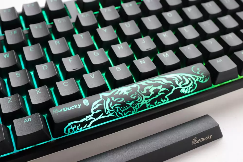Геймърскa механична клавиатура Ducky One 3 Classic Full Size Hotswap Cherry MX Clear RGB PBT Keycaps
