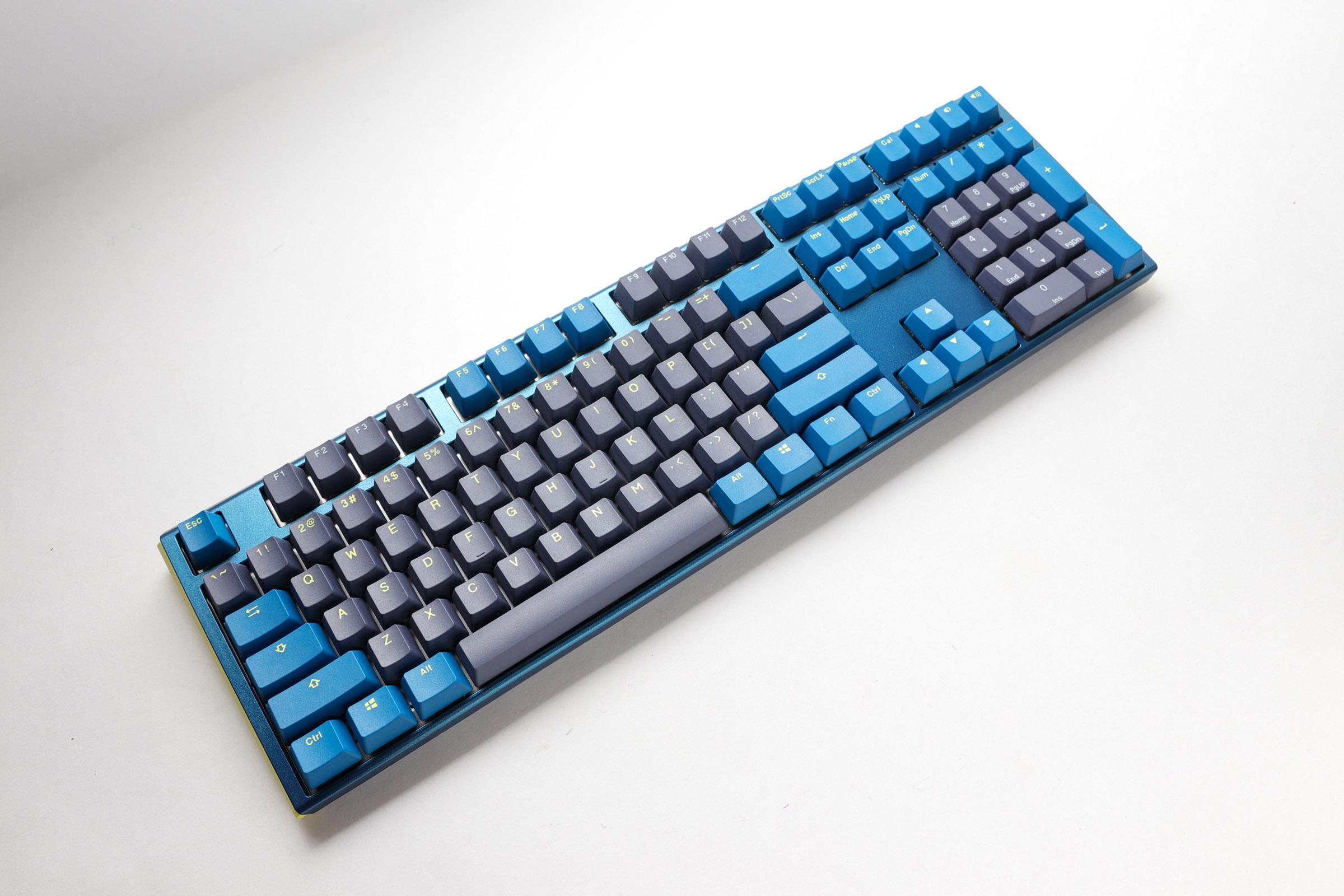 Геймърскa механична клавиатура Ducky One 3 DayBreak Full Size Hotswap Cherry MX Black RGB PBT Keycaps