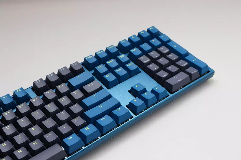 Геймърскa механична клавиатура Ducky One 3 DayBreak Full Size Hotswap Cherry MX Black RGB PBT Keycaps