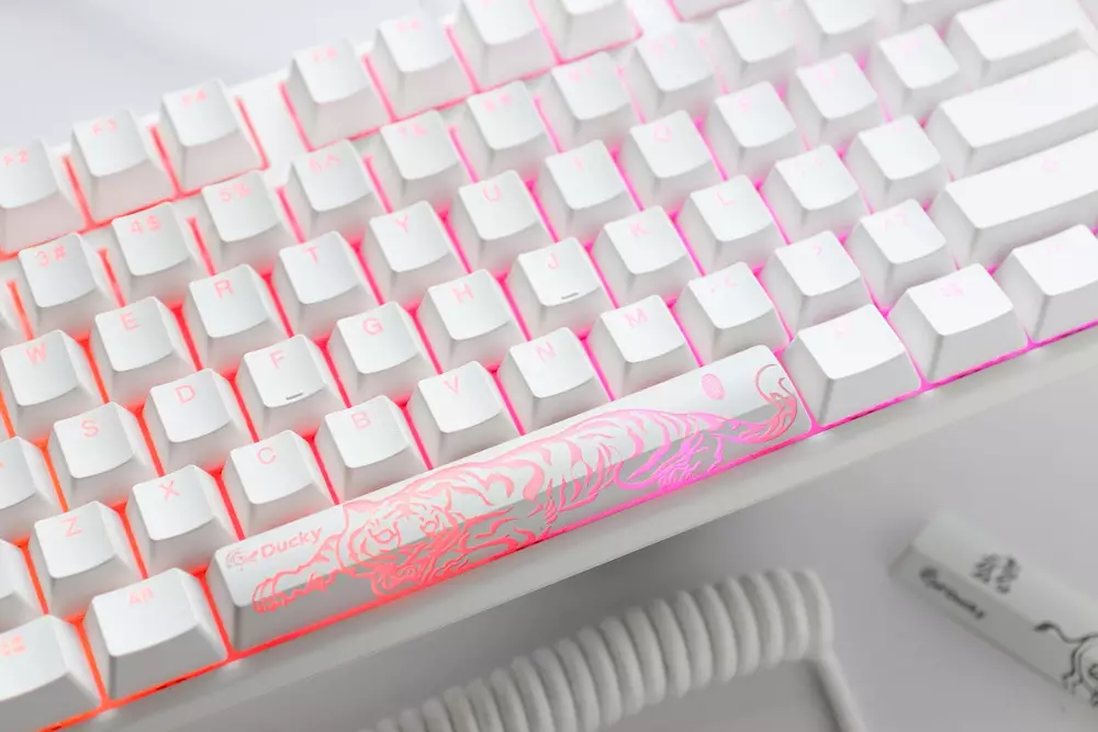 Геймърскa механична клавиатура Ducky One 3 Pure White Full Size Hotswap Cherry MX Silver RGB PBT Keycaps