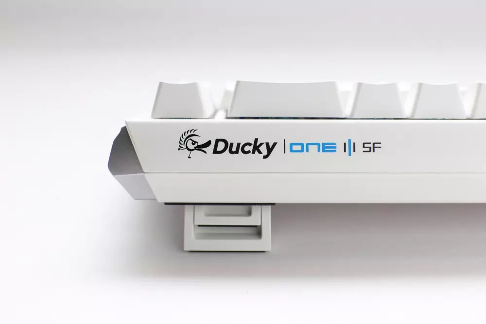 Геймърскa механична клавиатура Ducky One 3 Pure White SF 65 Hotswap Cherry Mx Brown RGB PBT Keycaps