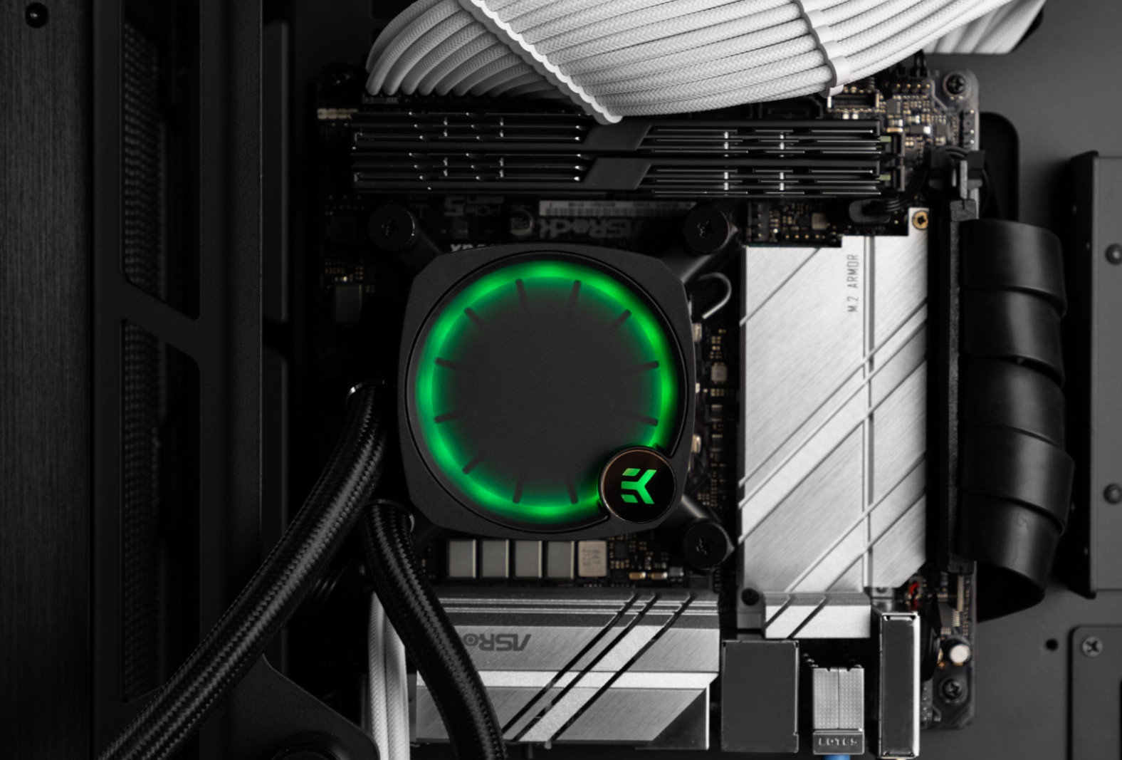 Водно охлаждане за процесор EK-Nucleus AIO CR240 Lux D-RGB