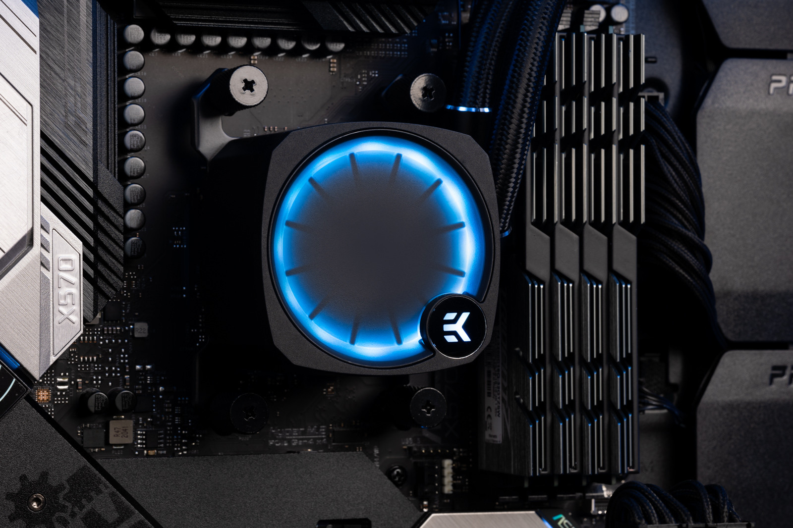 Водно охлаждане на процесора EK-Nucleus AIO CR360 Lux D-RGB 