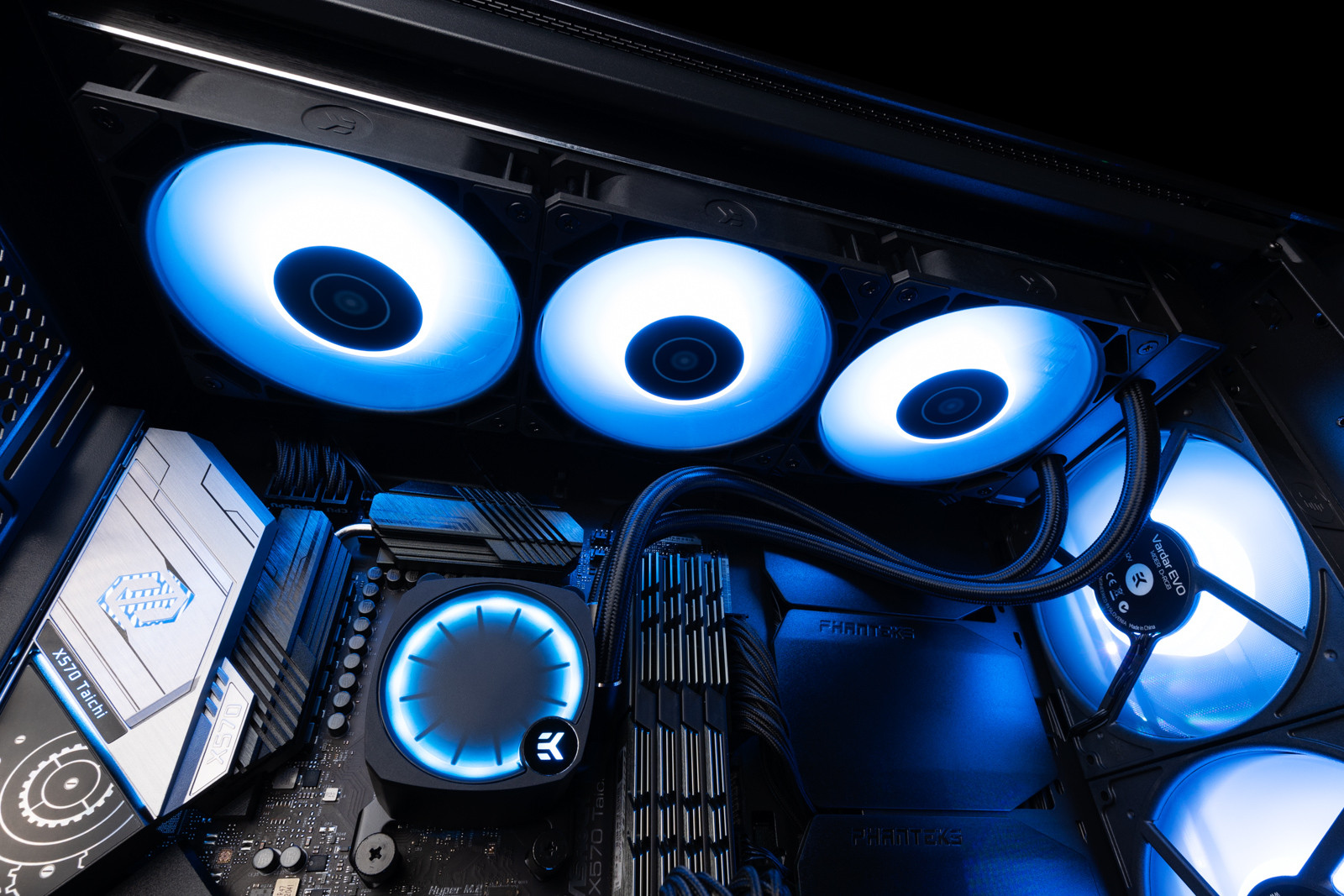 Водно охлаждане на процесора EK-Nucleus AIO CR360 Lux D-RGB 