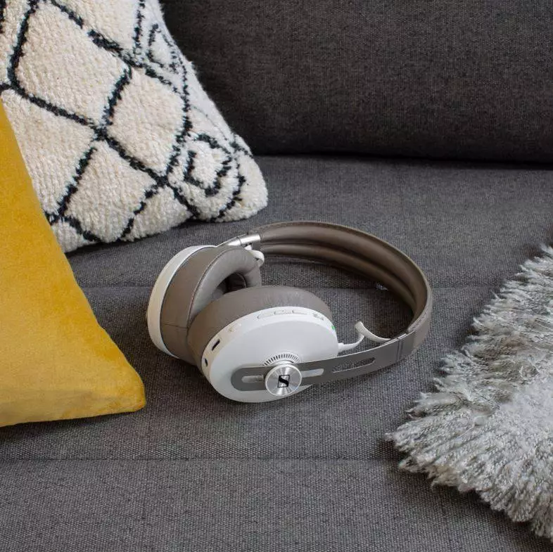 Слушалки Sennheiser MOMENTUM 3 Wireless - бели