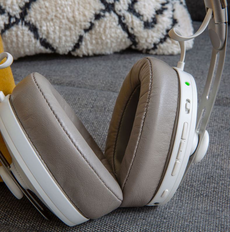 Слушалки Sennheiser MOMENTUM 3 Wireless - бели