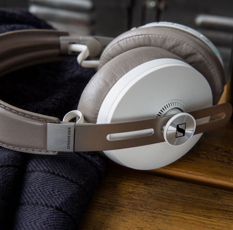 Слушалки Sennheiser MOMENTUM 3 Wireless - бели