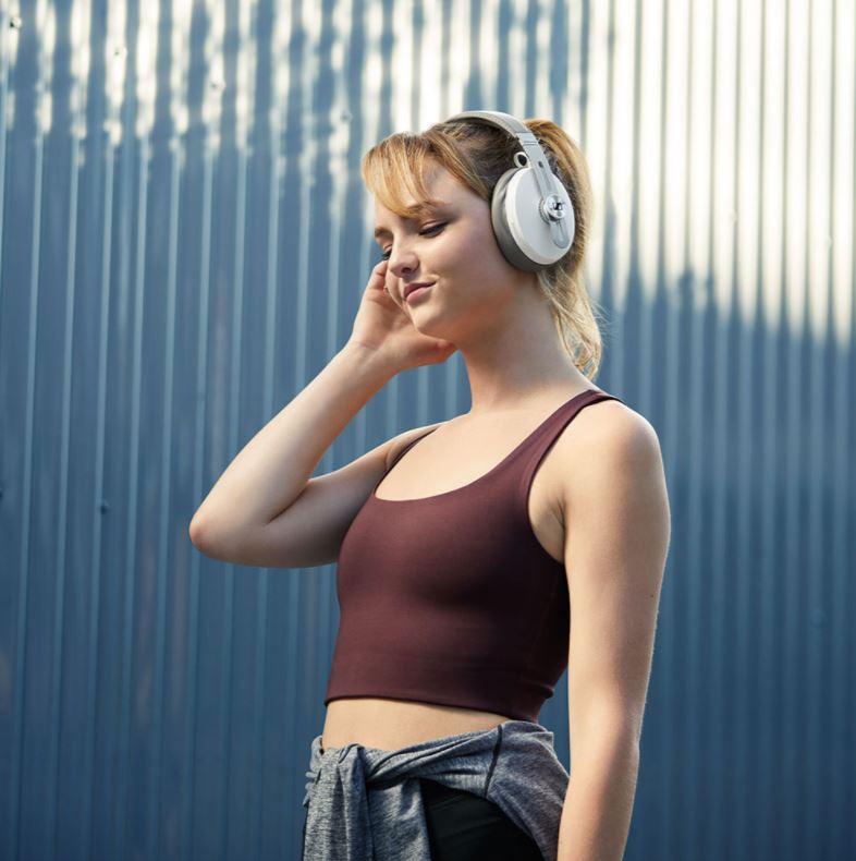 Слушалки Sennheiser MOMENTUM 3 Wireless - бели