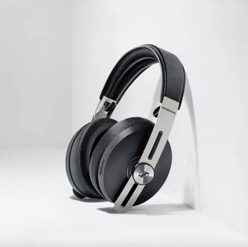 Слушалки Sennheiser MOMENTUM 3 Wireless - черни