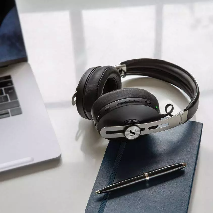 Слушалки Sennheiser MOMENTUM 3 Wireless - черни