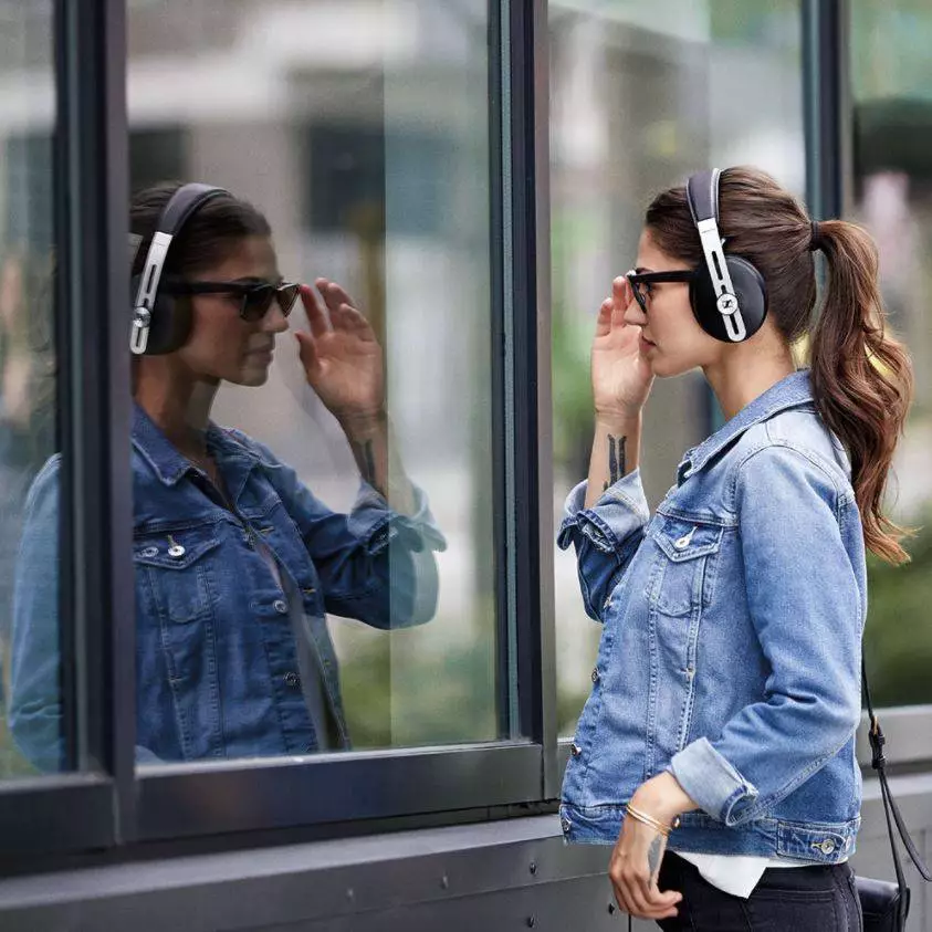 Слушалки Sennheiser MOMENTUM 3 Wireless - черни