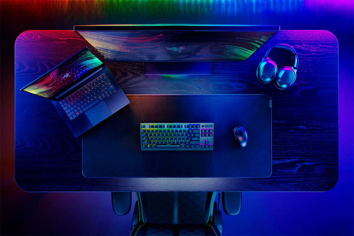 Геймърска клавиатура Razer DeathStalker V2 Pro Tenkeyless Wireless Low Profile Optical Linear Red Switch US - RZ03-04370100-R3M1 