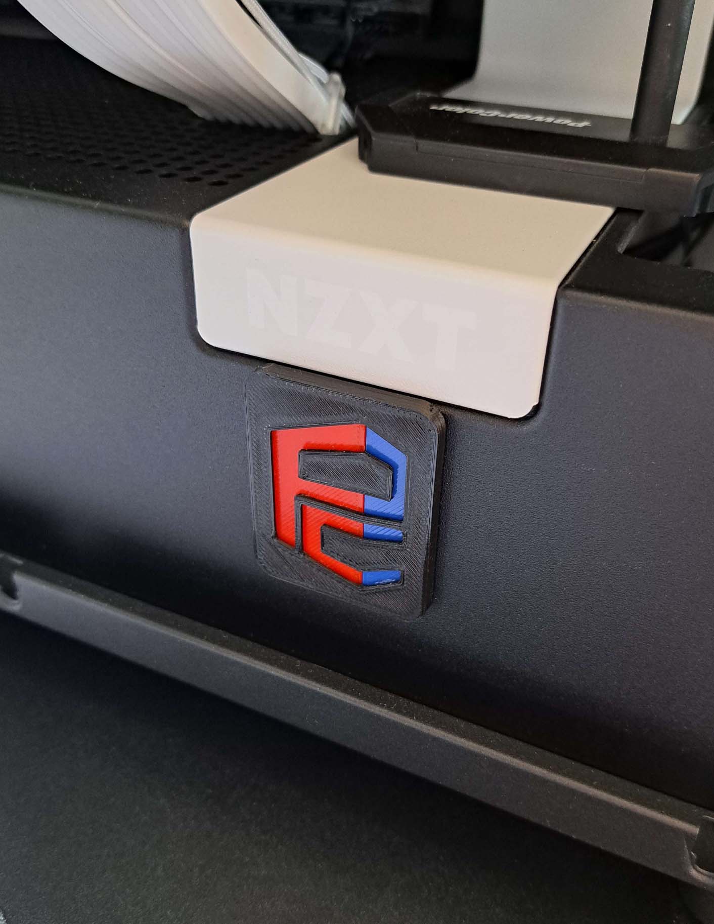Магнитна плочка с логото на PCBUILD Цветна