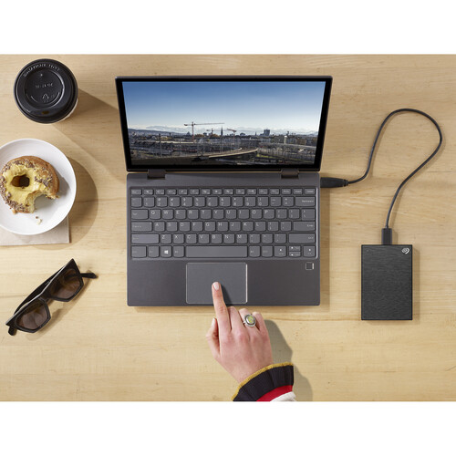 Външен диск Seagate External One Touch 2TB 2.5" USB 3.0 - STKY2000400