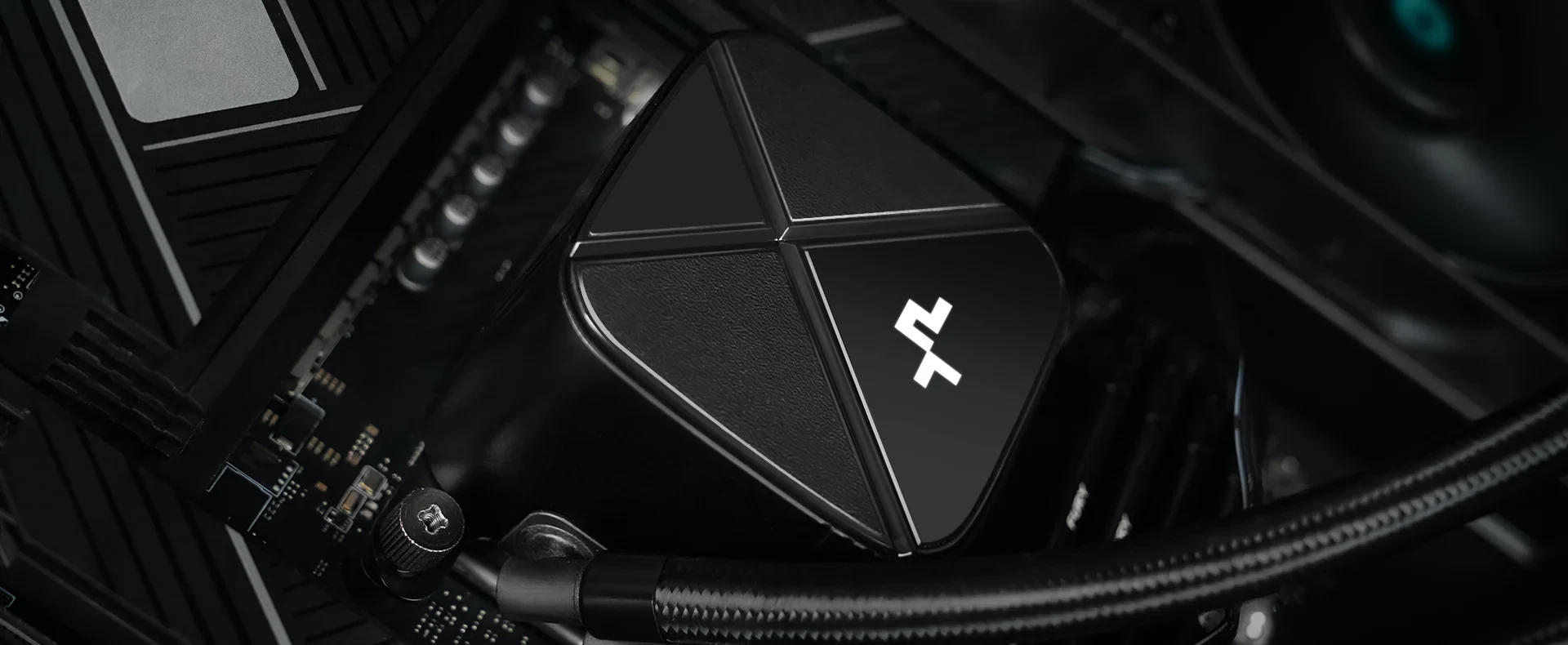 Водно охлаждане за процесор DeepCool LS720S Zero Dark 360mm Water Cooling