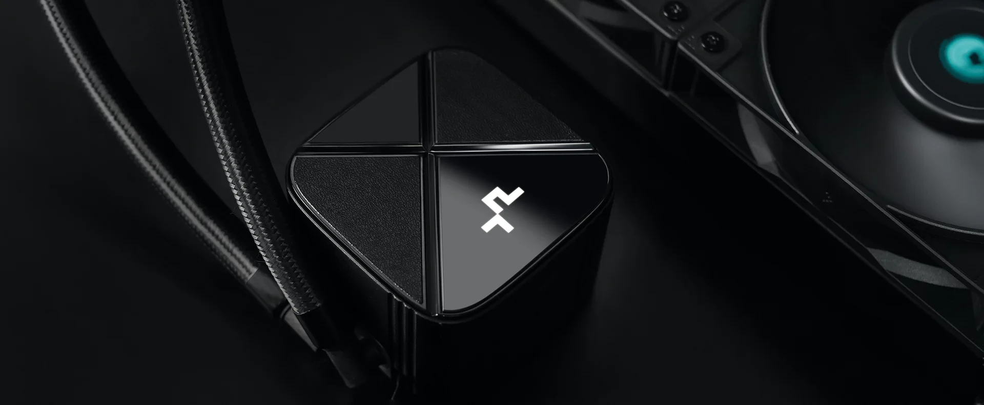 Водно охлаждане за процесор DeepCool LS720S Zero Dark 360mm Water Cooling