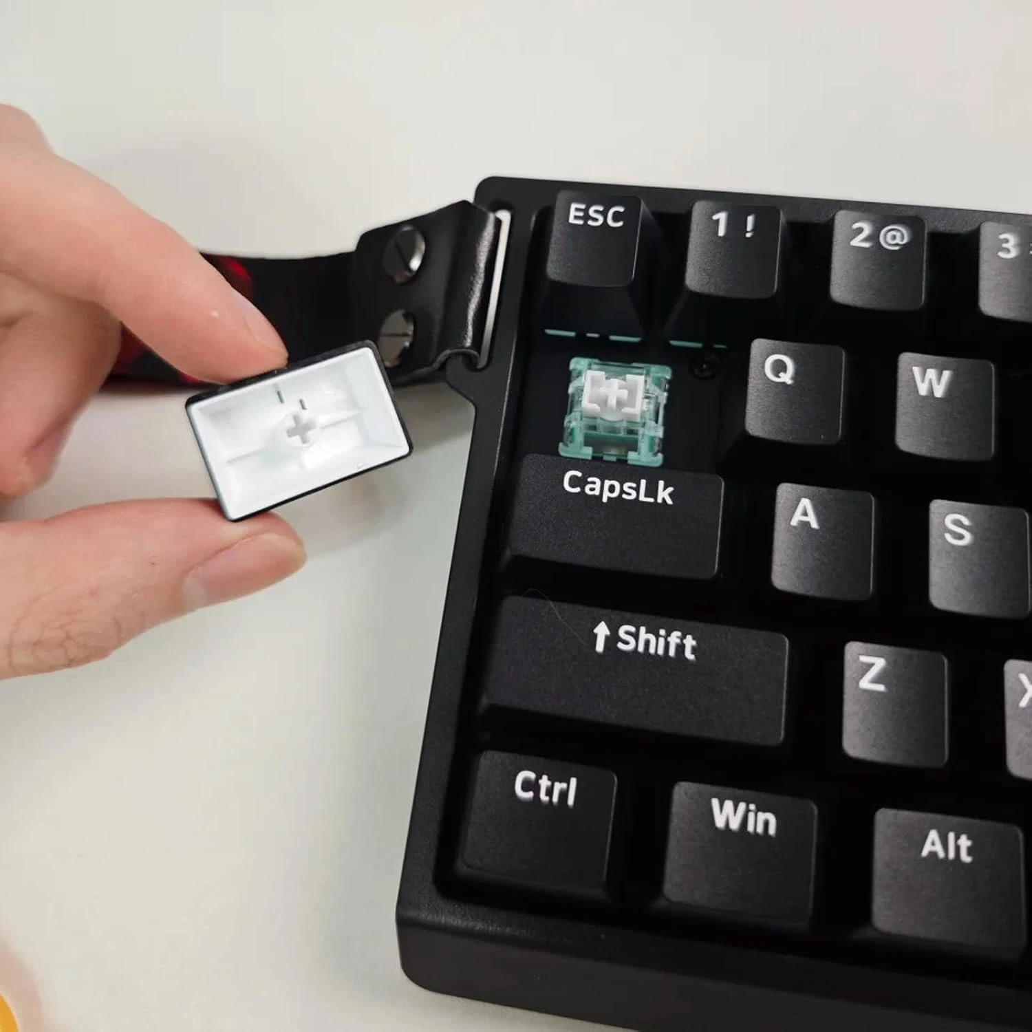Геймърска клавиатура Madlions MAD 60 HE RGB - 1K, Magnetic Amber Pro Switches - Black